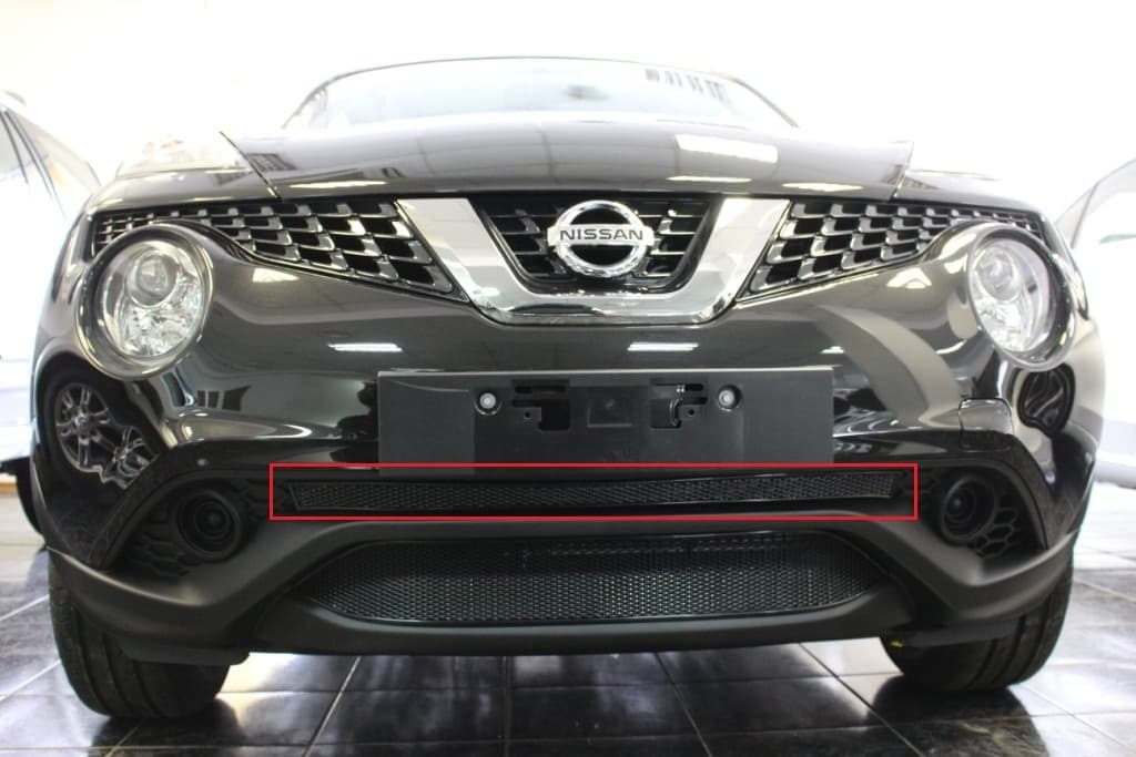 Защитная сетка радиатора ProtectGrille Premium верхняя для Nissan Juke (2014-2015 Черная)