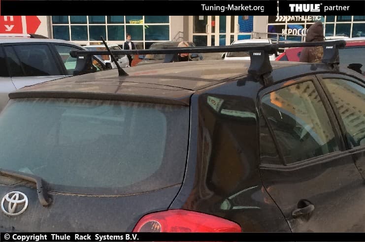 Багажник Thule SquareBar на стальных дугах для Toyota Auris