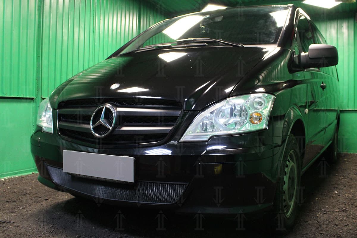 Защитная сетка радиатора ProtectGrille для Mercedes-Benz Vito (2010-2014 Черная)
