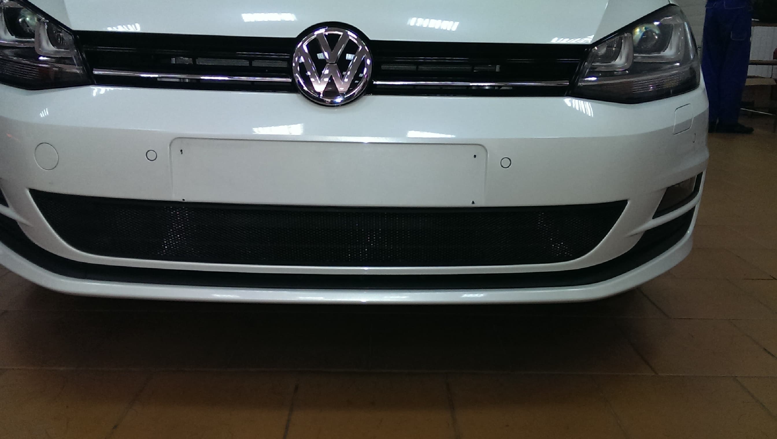 Защитная сетка радиатора ProtectGrille для Volkswagen Golf VII (2012-2015 Черная)