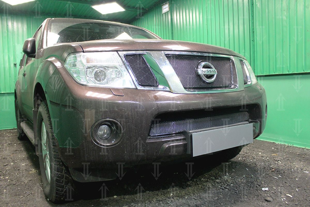 Защитная сетка радиатора ProtectGrille Premium нижняя для Nissan Pathfinder (2011-2014 Черная)