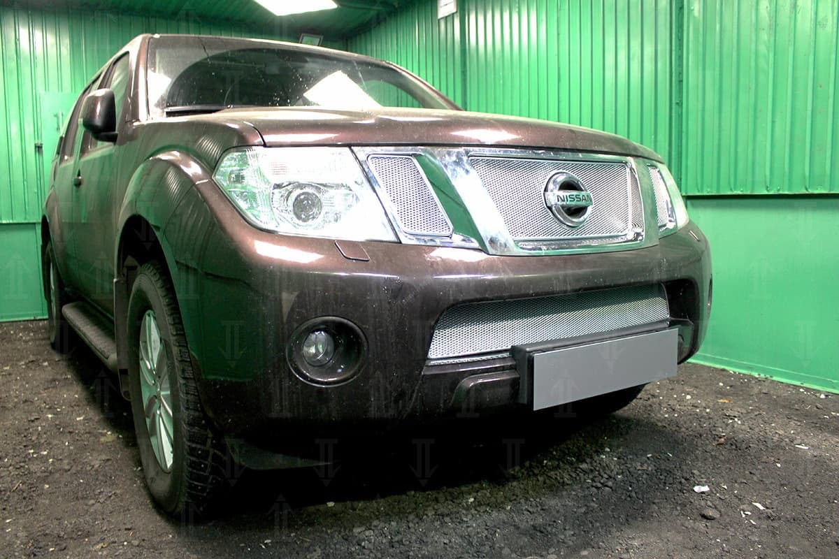 Защитная сетка радиатора ProtectGrille Premium верхняя для Nissan Pathfinder (2011-2014 Хром)