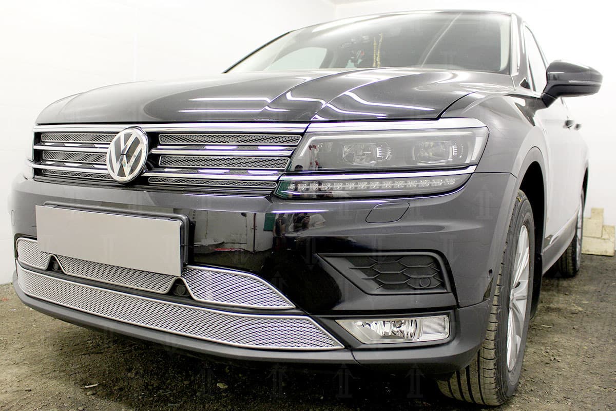Защитная сетка радиатора ProtectGrille Premium верхняя для Volkswagen Tiguan (2016-н.в. Хром)