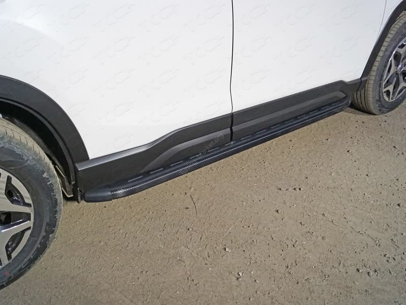 Пороги 1720мм TCC  с пластиковой накладкой (карбон черный) для Subaru Forester (2018-н.в.)