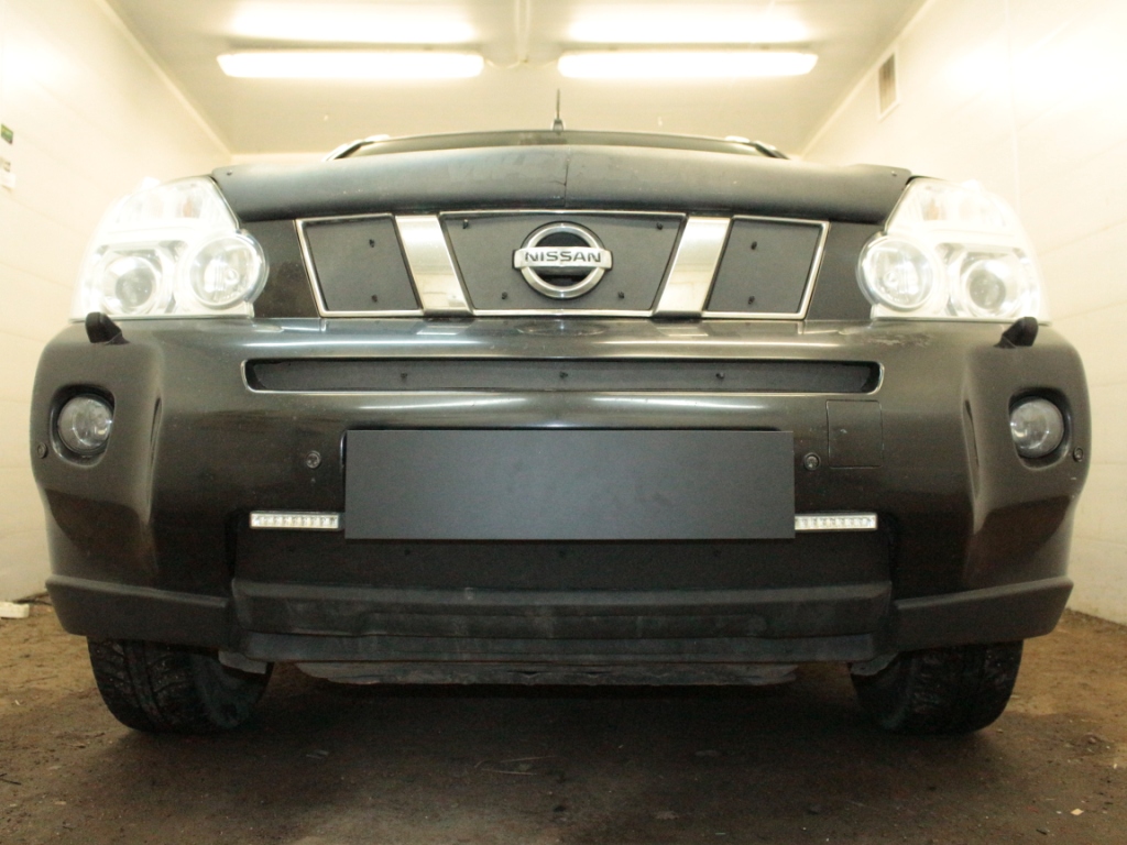 Зимняя защита радиатора ProtectGrille нижняя для Nissan X-Trail (2007-2010 Черная)