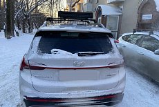 Багажником Thule WingBar Edge с лыжным креплением Thule SnowPack Extender Black на Hyundai Santa Fe