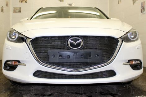 Защитная сетка радиатора ProtectGrille верхняя черная для Mazda 3 (2016-2019)